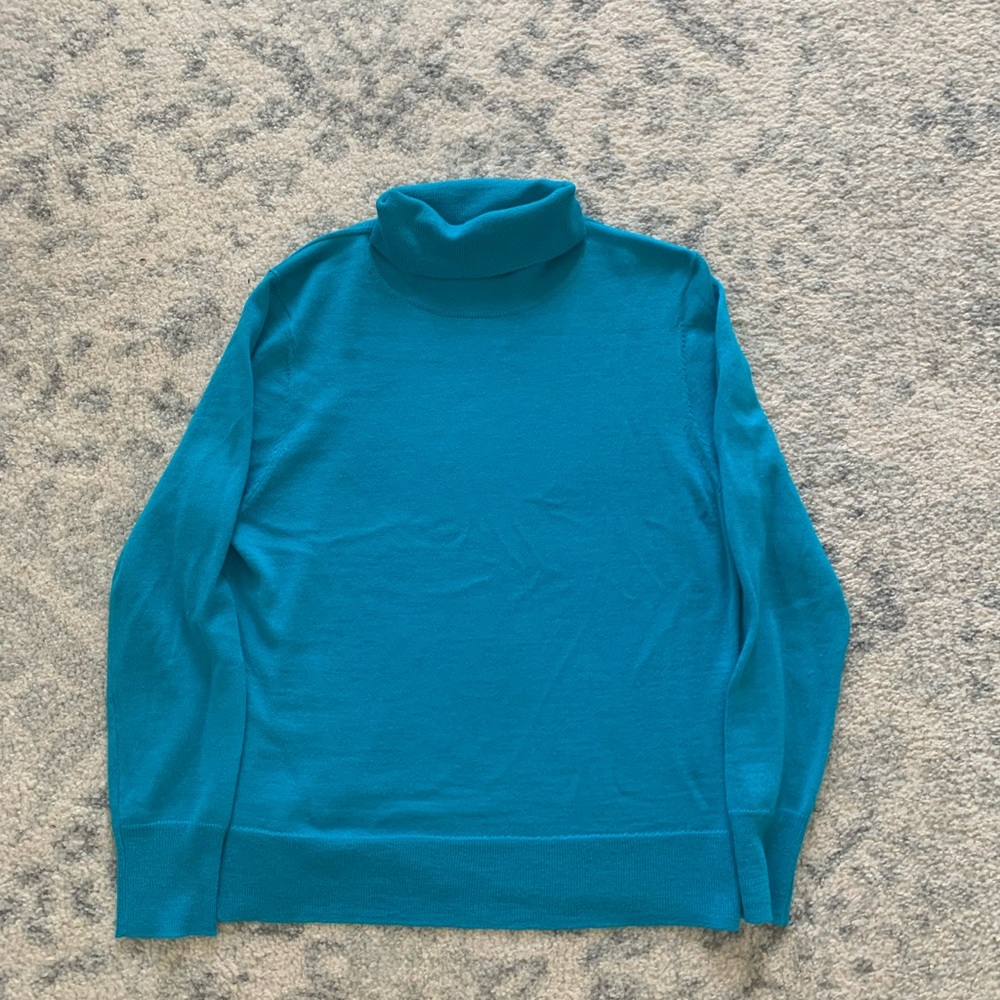 Teal Charter Club turtle neck. Size Lg